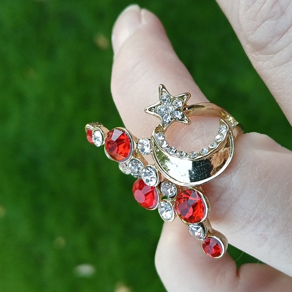 New Celestial Gold Tone Ring. - Picture 4 of 11